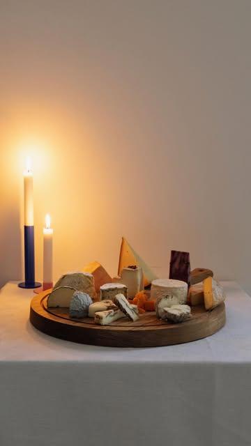 C’est le moment d’y penser. Réservez vos fromages pour les fêtes ✨
En boutique ou via le lien en bio.

📷 : @maurine.toussaint 

#lafruitierebrussels #cheeseshop #cheesemonger #merrycheesemas