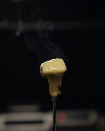 Retour en images sur notre soirée fondue chez @badi.bxl 🫕
 La saison des moments réconfortants commence. Et si la prochaine était chez vous ? ✨

📷 : @maurine.toussaint