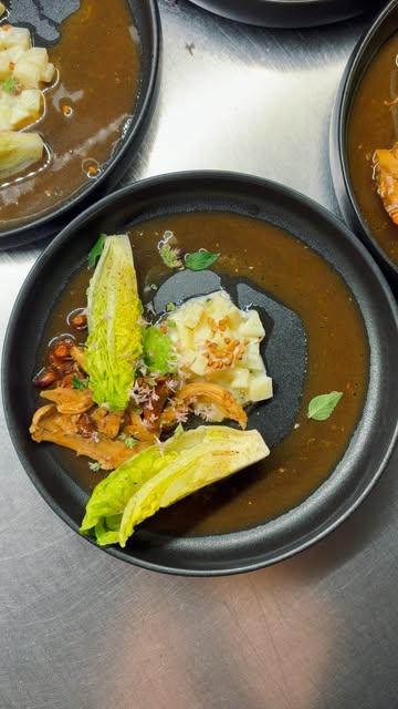 Hoevekip, sucrine, girolles, nieuwe aardappel, oregano 🌿🌿🌿 #gent #stadgent #puurgent #gaultmillau #visitgent
