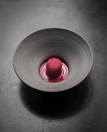 Thomas van @commotie_ weet dat je ook met simpele ingrediënten zoals rode biet wonderlijke dingen kan doen. De pasta Beetonaise van Commotie vergt wat toewijding, maar als er een hobbykok in je schuilt, absoluut eens het proberen waard. Je vindt het recept op www.square-melon.be en de nodige groenten en kruiden uiteraard in onze versmarkt. 

#zaakintvizier