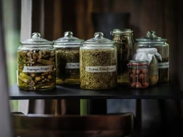Fermentation & Pickle Masterclass⁠
⁠
On June 17th we're hosting a new ferment & pickle masterclass.⁠
⁠
For three hours, you'll dive into the world of fermentation, a technique that has been connecting flavour and preservation for centuries, and one that sits at the heart of our kitchen.⁠
⁠
You'll learn the core principles, experiment hands-on, and taste what you make.⁠
⁠
In between, chef Thomas will serve some small bites from our evening menu, so that theory and flavour run side by side throughout the afternoon.⁠
⁠
Hosted by @thomasgellynck & @laradevlieger⁠
⁠
Wednesday June 17th // 13:30 - 16:30⁠
Please note: max. 24 places⁠
⁠
Sounds fun?⁠
www.commotiegent.be/masterclasses