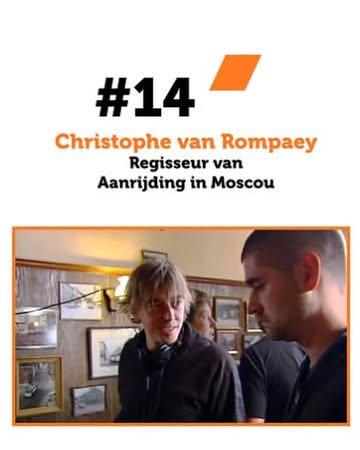🎥Mijn lief maakte bijna 20(!) jaar geleden een film die per ongeluk een culthit werd. Aanrijding in Moskou. 
In deze podcast @sorry.mijn.kluute blikt hij terug op hoe alle puzzelstukjes in elkaar vielen, en vertelt - helemaal op het einde - over nu. 
🍇Nu plukt hij appels, maakt cider @anargist_wildcider en heeft een agro-ecologische wijngaard/boomgaard/voedselbos. 
Ik ken er weinig die zo gedreven werken als hij. Passievolle perfectionist. Eigenzinnig en koppig. Volhardend in het handwerk. Liefdevolle doener. Ambachtsman en anargist.
Harde graver, maar oh zo zachte en zorgzame planter. 
Als de wereld ontploft zou hij nog eigenhandig alle regenwormen op een ark zetten. ❤️

Oh en mijn persoonlijk favoriete overblijfsel van die film: @anemonevalcke speelde onze Cupido en helpt nog altijd mee in de modder. 

Hier wat foto’s uit oude en nieuwe doos.