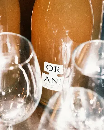 For serious food, intimate evenings, and unapologetically fresh mornings.