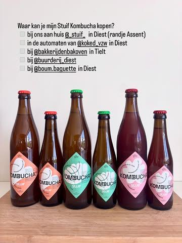 Ontdek Stuif Kombucha 🌿✨
Ambachtelijk gebrouwen in Diest, met liefde, tijd en levende cultuur.

📍 Waar vind je Stuif Kombucha?
• Aan huis in Diest (randje Assent)
• Bij Koked (automaten in Diest)
• Bij Bakkerij Den Bakoven in Tielt
• Bij Buurderij Diest
• Bij Boum Baguette in Diest

🥕 3 smaken: puur, framboos & wortel-appel
🥤 2 formaten: 25 cl & 50 cl

✨ Friszuur, licht bruisend en laag in suiker
✨ Ongepasteuriseerd & ongefilterd = alive!

Van aperitief tot dorstlesser: Stuif Kombucha past altijd 🥂

#kombucha #diest #lokaal #fermentatie #alcoholvrij