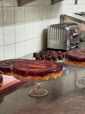Prachtig blinkende Tarte Tatin voor iemands verjaardag 🎂
