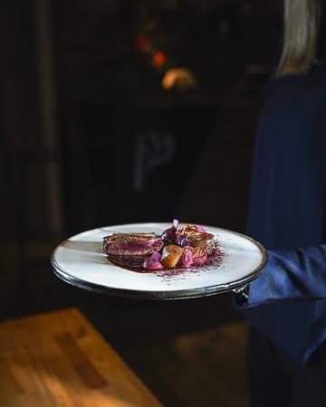 🎁 Idée cadeau pour les fêtes ! 🎁
Offrez un moment de plaisir avec nos bons cadeaux. 🥂
Commandez-les directement sur notre site ou au restaurant et faites plaisir à vos proches ! 🌟