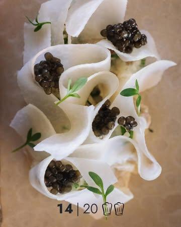 14/20 au Gault & Millau 💛

C’est avec une immense fierté et beaucoup d’émotion que nous partageons cette belle reconnaissance : nous faisons un pas de plus dans le guide Gault & Millau, avec une note de 14/20 !

Derrière cette note, il y a des heures de travail, de passion, de doutes, de rires, de services intenses, et surtout une équipe incroyable qui donne tout, chaque jour, pour faire vivre notre cuisine et nos valeurs. 

Un immense merci à toute la team pour votre engagement, votre créativité, votre bienveillance.
Et merci à vous, nos clients, pour votre confiance, votre curiosité, vos retours, votre fidélité. Sans vous, rien de tout cela n’aurait de sens.

Cette reconnaissance nous pousse à aller encore plus loin, à continuer de créer, d’apprendre, de nous dépasser.
On est fiers, reconnaissants… et surtout motivés comme jamais