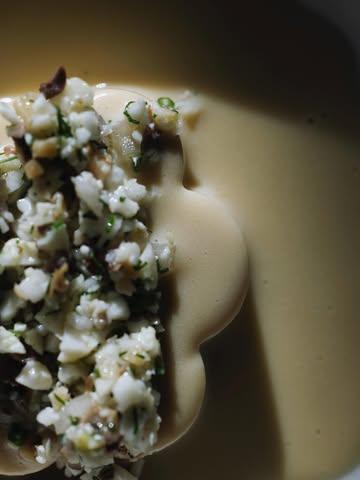 Happy 2026 ✨

Des assiettes inspirées, des produits choisis avec soin, une cuisine vivante, toujours guidée par la même passion !
Merci pour votre curiosité, votre fidélité et ces beaux moments partagés autour de notre table 🤍

2026 s’annonce douce, gourmande et pleine d’émotion ! Toute l’équipe de Pollen et des Terres du Val vous souhaitent une merveilleuse année ! Nous prenons quelques jours de repos pour mieux vous retrouver le 15 janvier 
À très vite ! 

✨ Belle année 🫶🏻