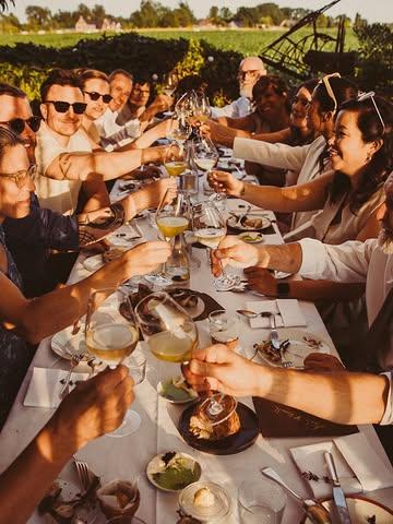 Summerseason is in the air 🍹💛

Ons zomerseizoen gaat van start op 7 mei, tot snel??! 🙌