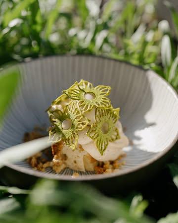 Le clafoutis poire de notre précédent menu. 🍐

Un dessert tout en douceur, autour de la poire, que certains d’entre vous ont découvert ces dernières semaines à La Table L.

Aujourd’hui, la saison avance, le menu évolue… et ce dessert laisse désormais place à une toute nouvelle création.

À découvrir dès maintenant a La Table L