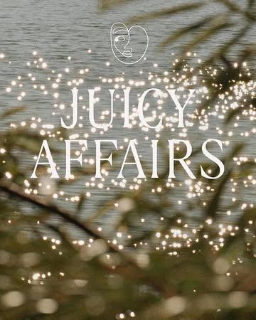 JUICY AFFAIRS 💚 sip of soulsearching. Apple artistry & ferocious bloom from wildfarming, permaculture and a zest of foodforest. Botanical mocktail mixology, 16 fresh blends, limited batch, now wildly available at LE MONDE des mille couleurs, SA 10-13H 💚 #wildfarming #permaculture #foodforestry #juicyaffairs #design #words #artwork @elvire_delanote @mondedesmillecouleurs