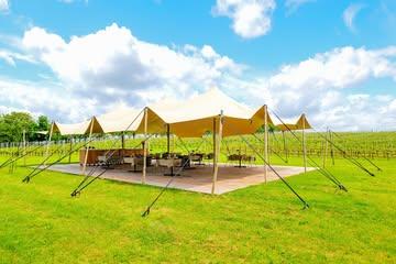 Bereid je voor op een instant vakantiegevoel in Haspengouw 💛

Elke donderdag, vrijdag en zaterdag in juli en augustus, vanaf 24 graden zijn we terug met ons wijngaarddiner 😎

Koning zomer klopt op de deur en reserveren kan sinds kort via: 

reservations.littlerestaurant.com/restaurant-marsnil

🛌 Met overnachting boekbaar in het arrangement ‘ZOMERVLUCHT’ via onze website.

Tot snel? 🌞