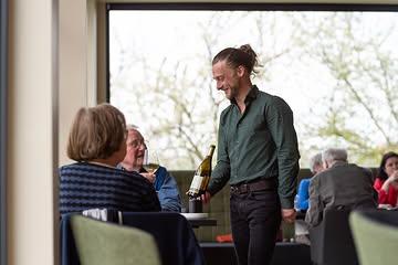 Giet jij passie in elk glas?
Marsnil zoekt versterking op weekdagen.

➡️ student-flexi-freelance 
✉️ neem contact via: restaurant@domeinmarsnil.be