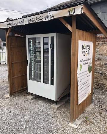 🆙 De retour 🆙

Le distributeur à Gozée , Rue Armand Bury 68 , est de retour 😁

Vous y retrouvez :
- nos œufs frais de notre poulailler mobile 🥚 
- nos pâtes faites avec nos œufs 🍝 

➡️ Toujours le même système , paiement en pièce ou par carte ! 

Loupez pas le coch’ ! 😋