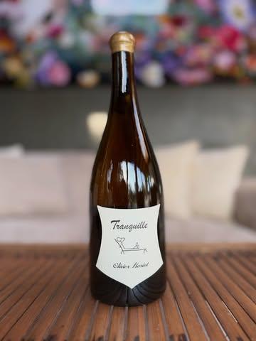1 sol ~ terroir d’argiles rouges sur calcaires durs du kimméridgien (sud-est)
1 cépage ~ pinot noir vinifié et élevé en fûts 
1 vin ~ fermentations lentes et élevage sur lies
1 année ~ 2019. 459 bouteilles et 20 magnums.

Riceys blancs « en barmont », Olivier Horiot, vin tranquille de Champagne.

Chez @natornot_vinnature 
Info@natornot.com

#olivierhoriot #riceys #coteauxchampenois 
#belgique  #import