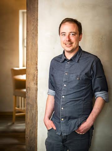 Mettre en valeur un restaurant, ce n’est pas seulement montrer un lieu — c’est raconter une expérience.

J’ai récemment eu le plaisir de réaliser une série de photos pour @sonicerestaurant en Belgique, avec un objectif clair : traduire visuellement l’ambiance, l’identité et l’émotion que les clients vivent sur place.

Une image bien pensée attire, rassure et donne envie de passer la porte. Aujourd’hui, la première impression se fait souvent en ligne — et elle doit être à la hauteur de votre savoir-faire.

Vous êtes restaurateur, hôtelier ou créateur de lieu ? 
Je vous accompagne pour créer des visuels qui reflètent réellement votre univers et attirent votre clientèle idéale.

📩 Contact en message privé pour discuter de votre projet.

#photographie #restaurant #Belgique #communicationvisuelle #branding #foodphotography #marketing #image