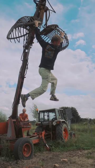 LIKE & SUBSTRAAT 🤪

Niks gaat verloren - Ons ‘afval’ wordt geschonken aan de aarde waar het zal dienen als voedsel voor onze voeding. 🫛🥬

Shoutout @deheuvelaar 
Filmed and edited @mr_larstheking