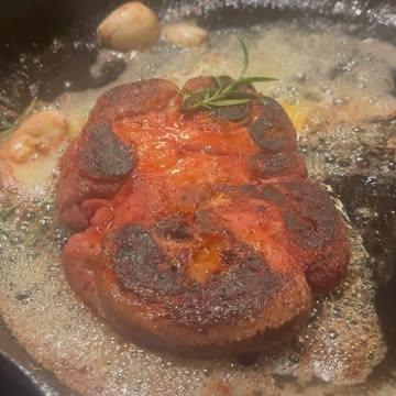 Even my cat can’t tell the difference… 🐈

De lionsmane steak! Beschreven in @knackweekend door @barbara.serulus als 1 van de voedseldoorbraken van het jaar! 
Super veelzeidig, leuk alternatief om al je vrienden, familie & dierenvrienden mee te verrassen! 

Wanna try? Give us a call! ☎️