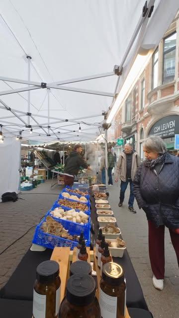 Zaterdag = Marktdag 💛

We nemen je mee in de voorbereiding, opbouw en actie van onze marktdag in de Brusselsestraat op zaterdag! 

Verser dan vers! 
Zien we jou deze zaterdag? 

Thanks @teis_b voor de mooie weergave van de dag! 🎥❤️