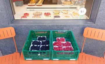 Benieuwd wat voor lekkers bakker Burez deze keer zal maken! Frambozen en braambessen. Met mijn cassis maakt hij alvast een superlekkere koffiekoek, nu verkrijgbaar in de bakkerij 😋