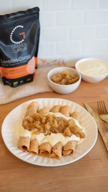 Ingrédients : 
100g de lentilles coraille
250 ml lait chaud
1 oeuf
canelle ou vanille

Des crêpes qui sortent de l’ordinaire. 🥞🌱

Avec nos lentilles corail et notre quinoa Graines de Curieux, on revisite un classique en version végétale, simple et pleine de goût 💚

Moelleuses, nourrissantes et délicatement parfumées…
Une recette facile à adopter pour un déjeuner léger ou un dîner improvisé ✨

🌱 Envie de tester ? Nos lentilles corail et notre quinoa bio sont disponibles sur notre site ou dans le magasin bio près de chez vous.

Ingrediënten :
100 g rode linzen
250 ml warme melk
1 ei
kaneel of vanille

Pannenkoeken die net even anders zijn 🥞🌱

Met onze Graines de Curieux rode linzen en quinoa geven we een klassieker een nieuwe twist: plantaardig, eenvoudig en boordevol smaak 💚

Zacht, voedzaam en subtiel op smaak gebracht…
Een recept dat je makkelijk toevoegt aan je repertoire, perfect voor een lichte lunch of een spontaan diner ✨

🌱 Zin om het te proberen? Onze biologische rode linzen en quinoa zijn verkrijgbaar op onze website of in de biowinkel bij jou in de buurt.

#biofriendly #naturefriendly #qualityfood #foodreel #madeinbelgium