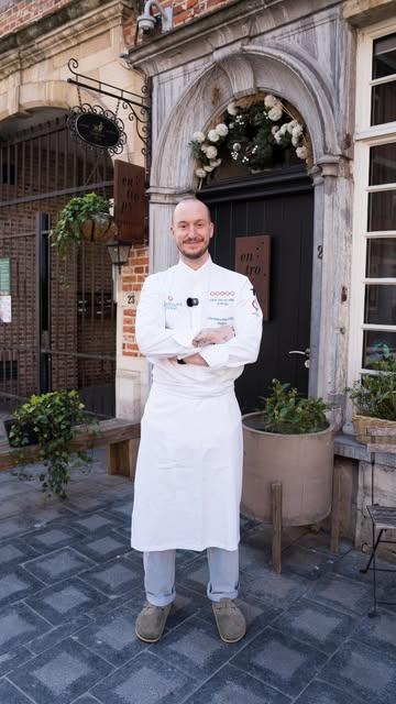 Chez @entropyrestaurant_brussels , chaque ingrédient raconte une histoire 🌱

Au cœur de Bruxelles, le chef Elliott Van de Velde imagine une cuisine intuitive, végétale et engagée, où chaque assiette explore l’équilibre entre goût, créativité et impact.

Chez Entropy, rien n’est laissé au hasard :
les produits sont locaux, de saison, et travaillés dans une logique durable et circulaire.

Aujourd’hui, ce sont nos produits Graines de Curieux qui sont à l’honneur ✨ Des produits bruts, cultivés avec soin, que le chef sublime avec précision pour en révéler toute la richesse et la profondeur.

À travers sa cuisine, il transforme nos produits en une expérience à la fois sensible, moderne et engagée.

Chez Graines de Curieux, on est fiers de voir nos lentilles prendre vie dans des assiettes aussi créatives 🤍

Parce qu’une cuisine engagée commence toujours par de bons ingrédients 🌾

#faitenbelgique #circuitcourt #lentilles #gastronomiedurable #grainesdecurieux