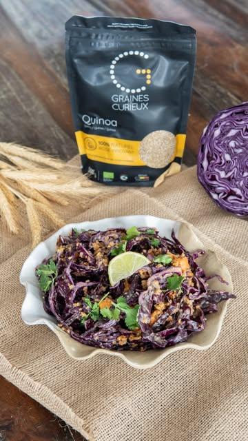 🥗 La salade qui met tout le monde d’accord 💚

• 150 g de quinoa cru
• 1/4 de chou rouge
• 1 patate douce
• Quelques brins de coriandre

Pour la sauce :
• 5 g de gingembre frais pelé
• 1 gousse d’ail
• 100 g de purée de cacahuète
• 20 g de sauce soja salée
• 10 g de vinaigre de riz
• 10 g d’huile de sésame
• 10 g de sirop d’érable
• 60 ml d’eau (à ajuster selon la consistance souhaitée)
• Le jus d’1/2 citron vert

Préparée avec notre quinoa Graines de Curieux, cette salade réunit tout ce qu’on aime : du quinoa croustillant, une patate douce fondante, du chou rouge croquant et une sauce cacahuète ultra gourmande 🥜✨
Simple à préparer, colorée et pleine de saveurs, c’est le genre de recette qu’on refait sans hésiter 💚

🌱 Envie de tester ? Notre quinoa bio est disponible sur notre site ou dans le magasin bio près de chez vous.

***
🥗 De salade waar iedereen dol op is 💚

• 150 g rauwe quinoa
• 1/4 rode kool
• 1 zoete aardappel
• Enkele takjes koriander

Voor de saus:
• 5 g verse gember
• 1 teentje knoflook
• 100 g pindapasta
• 20 g zoute sojasaus
• 10 g rijstazijn
• 10 g sesamolie
• 10 g ahornsiroop
• 60 ml water (meer indien nodig)
• Sap van 1/2 limoen

Bereid met onze Graines de Curieux quinoa combineert deze salade krokante quinoa, zachte zoete aardappel, knapperige rode kool en een romige pindasaus 🥜✨

Makkelijk om te maken, kleurrijk en boordevol smaak: een recept dat je keer op keer wilt maken 💚

🌱 Zin om het te proberen? Onze biologische quinoa is verkrijgbaar op onze website of in de biowinkel bij jou in de buurt.

#healthyfood #quinoa #faitenbelgique #produitslocaux #familyfood