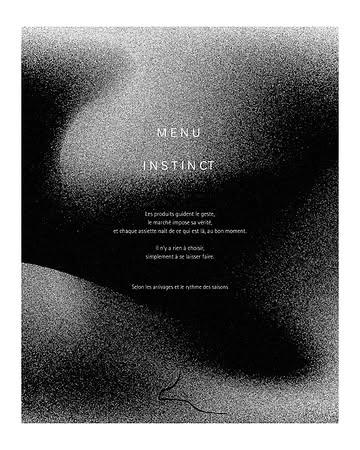 INSTINCT 

140€ 

10 esquisses 

Dans cette expérience,
vous vous laissez porter.

Le rythme s’efface,
les repères disparaissent,
et la cuisine prend le relais.

Chaque création naît des aspirations du moment,
des instants de sapiens ,
guidée par la saison, la maturité des produits
et la justesse des récoltes.

Rien n’est figé,
tout dépend de ce qui est là,
en quantité, en qualité, au bon instant.

#slowfood #hautecuisines #gaultetmillau #sapiens #chefathome