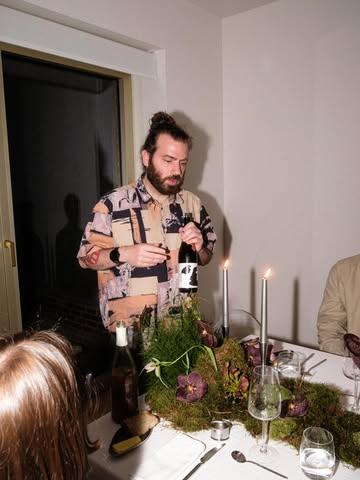 François Delforge 

Nihonshu Sommelier

Derrière chaque expérience réussie se cachent souvent des personnes dont le travail est aussi discret qu’essentiel.

François fait partie de celles-là.

Certifié saké sommelier, il consacre un temps considérable à la recherche, à la dégustation et à la sélection minutieuse de références parfois rares afin de créer des accords capables de décupler l’expérience à table.

Ce qui me marque le plus chez lui, c’est la précision de son travail. Chaque choix est réfléchi, chaque accord est construit avec cohérence et sensibilité.

Par son exigence, sa curiosité et sa maîtrise grandissante de son art, François démontre qu’il a le potentiel d’atteindre les plus hauts standards de la gastronomie et de rivaliser avec les plus belles références en matière d’accords sakés.

Merci pour ta gentillesse, ton professionnalisme et toute l’attention que tu portes à chaque détail. C’est un plaisir de collaborer avec quelqu’un qui partage la même recherche de qualité et d’excellence.

Photographie : @fabio.n.amato 
Art table : @maisonvagabonde @mund.std 

#gaultetmillau #sakesommelier #saké #hautecuisines