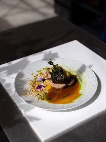 Nog even genieten van ons lentemenu. De zomer staat voor de deur, met een nieuwe oogst aan kruiden, smaken en inspiratie. 
Achter de schermen werken we met veel enthousiasme aan een verfijnd nieuw menu dat we binnenkort met veel plezier aan jullie voorstellen.