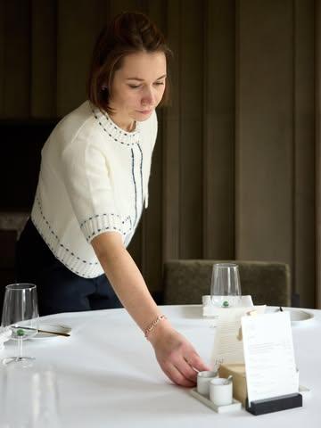 Vandaag is het Internationale Vrouwendag ✨

Een mooie gelegenheid om de vrouwen van ons team extra in de kijker te zetten. Met hun passie, talent en energie zorgen zij elke dag mee voor de sfeer, de service en de beleving in ons restaurant.

Dankjewel voor alles wat jullie doen, vandaag en elke andere dag. 💐

#internationalwomensday #finedining #gaultmillau
#leuven #michelinguide