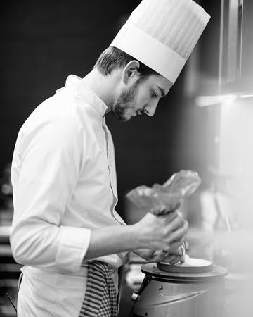 Sterk in smaak, verfijnd in afwerking.

Klinkt dat als jouw manier van werken? Dan ben jij misschien wel de patisseriechef die we zoeken.

📩 info@restaurant-est.be

#est #finedining #gastronomisch #gaultmillau #leuven #tablefever