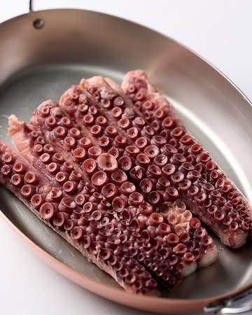 New on the menu - Octopus. 

#est #finedining #artonaplate #gaultmillau #leuven #michelin