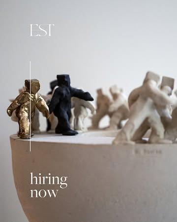 EST zoekt gepassioneerde en ambitieuze mensen die mee willen bouwen aan ons culinair verhaal en aan een unieke beleving voor onze gasten.
Op dit moment zoeken we:
Zaalmedewerker
Assistent-sommelier
Keukenmedewerker
Chef de partie, commis
Klaar om je talent en vakmanschap te laten samengaan met ons gastronomisch concept, en zo mee je stempel op ons verhaal te drukken? Bezorg ons je cv en motivatiebrief via e-mail. We leren je graag kennen.
📩 info@restaurant-est.be