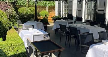 Nog de hele week zonnige dagen, kom genieten op ons zalig terras!
Tijdens de lunch of het diner, reserveer uw tafeltje.
050/36 07 67 of online via onze website, www.dejonkman.be

Sun is out! Welcome to our lovely terras for lunch of dinner.
Book your table online.

#terras #sunnywheather #finedinning