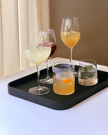 Geen zin in alcohol? Al onze niet alcoholische sappen geproefd? In huis gemaakt, lekker fris en aangepast aan de gerechten van ons menu.

Not in the mood for alcohol? Have you tried all our non-alcoholic juices? Homemade, deliciously refreshing and perfectly paired with the dishes on our menu.

#filipclaeys #northseachefs #brugge #gastronomy #visitwestvlaanderen #finedinning #bruges @goestinginflanders