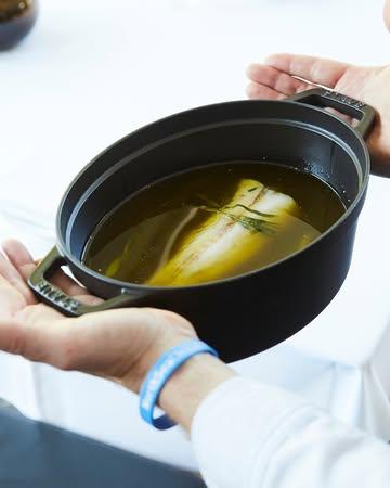 Binnenkort in ons nieuw menu, Lotte of ook zeeduivel genaamd.
Hier gegaard in een boter bad op de graat.

Coming soon to our new menu, Lotte, also known as monkfish.
Here, cooked on the bone in a butter bath.

 #filipclaeys #northseachefs #gastronomy #brugge #eigenvisserseerst 
@northseachefs @goestinginflanders @visitbruges