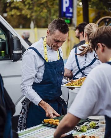 @dejonkman on the Champs-Élysées. ⭐⭐

▸ Last Sunday, Michelin two-star chef @filipclaeys_dejonkman and his team treated our riders, staff, families, friends, and sponsors to exceptional food following the final stage of @letourdefrance.

A special thank you to the entire Jonkman team. The Wolfpack family truly enjoyed it. 🙂‍↔️🥂

#TheWolfpack