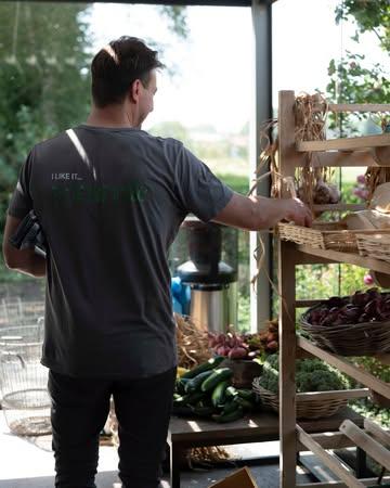 Shop lokaal.

#VerschilFarmToTable #GaultMillau #GaultMillauBelgium #FarmToTable #verschilnaturelle #foodie #freshproduce #localfoodlover #sustainablefood #farmersofbelgium #seasonaleats #michelinguide