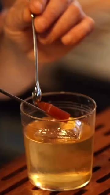 4 mixed drinks to try out this weekend at JIGGERS’ 💥💥💥
Check out the full menu in bio. Tell us your favourite drink in the comments!

Sweet reminder: Friday Apero starts at 17:00! 
Free apero bites. ✨

#cocktailbar #jiggersgent #liquidlove #visitgent #reelsbelgium