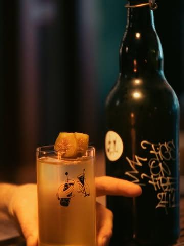 FIGS FOR EVER 🔥

Last week to come and try this one! 

Who else is in love with fig trees like we are? 
In the last years our fig tree has become one of our favourite plants to harvest ingredients from. The leaves have a unique flavour reminiscent of coconut. We turn those into a versatile liqueur that paires wonderfully with the herbal scandinavian aquavit. 
Recently we also re started brewing some waterkefir and guess what, our favourite so far is the fig leaf one. Spiced up with the peppers we harvested from our greenhouse it makes for a surprising funky soda. 
As a garnish we preserved and candied the unripe figs that were still on the tree end of autumn and wouldn’t make it through winter. 

All together this is a unique drink you’ll probably never try anywhere else. 
Tag your fig and spice loving friends in the comments 🌶️

#jiggersgent #homebrews #cocktailbar #farmtoglass #visitgent