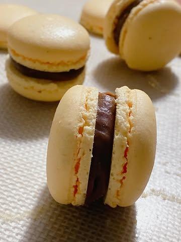 Macarons mmm elke keer opnieuw smullen #cocktailculture #finesse #lekkergenieten #patisserie #photographer