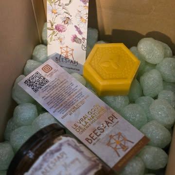 📦 Chaque semaine, des colis partent de chez nous vers le monde entier.

En 2025, plus de 1500 colis ont déjà été expédiés, que ce soit vers l’Europe, les États-Unis et bien d’autres destinations 🌍

Cette année a démarré très fort, et chaque mois nous envoyons des centaines de colis grâce à vous.

Du fond du cœur, merci pour votre confiance.
Merci de croire en la qualité de nos produits et de faire vivre cette aventure avec nous.

Chaque commande compte, et chaque colis est préparé avec le plus grand soin ❤️

On continue ensemble 🚀

#merci #colis #shippingworldwide #smallbusiness #honey