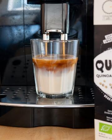 ☀️ Summer essential : un iced coffee au Quinoat.
Crémeux et barista friendly, naturellement sucré (sans sucres ajoutés) et 100% végétal 🌱.
Le twist parfait pour un café glacé sain et gourmand. 🧊🥛

#healthysolutions #familydrinks #biofriendly #naturefriendly #biofood #sustainablefood #healthychoices #plantbased
