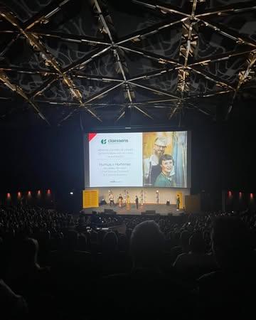 Félicitations à notre partenaire humushortense pour son trophée du meilleur Menu Plant-Based chez gaultmillaubelgium dans l’édition 2026 de son guide. Fiers et heureux que vous soyez récompensés et d’être à vos côtés avec notre Quinoat. #floresfood #veggie #quinoat #veggiefood