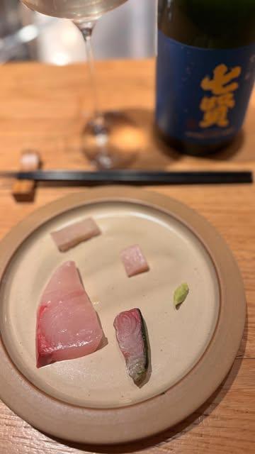 View from my plate.. (from the counter)
A unique perspective on a rare ballet .. a silent dance..
Moved from the very beginning, breathless until the end.

The place, the music, the atmosphere, the team.

Rizoom.
This is a new letter of love and wonder.

.. emotion on every plate in every glass.. 

Plum & shiitake dashi
Shiso taco
Langoustine with chanterelles
Partridge with drunken consommé
Warm-smoked haddock
Bluefin tuna otoro
Charentais melon with ginger
Barbarie duck
Kombu milk ice with celeriac

An incredible symbiosis.
Victor’s pairings, ever more subtle, ever further refined.
Yves , what work, what emotion.
Thanks to everyone.

And thank you, too, for moving my son Gaspard, 12 years old.
He was touched.
What a gift you gave us. 
  Vue de mon assiette. Depuis le comptoir.
Une perspective unique sur un ballet rare — une danse silencieuse.
Émue dès le début, le souffle retenu jusqu’à la fin.

Le lieu, la musique, l’atmosphère, l’équipe.

Rizoom.
Ceci est une nouvelle lettre d’amour et d’émerveillement.

Ta cuisine.. quelle émotion… 

Une symbiose incroyable.
Les accords de Victor, toujours plus subtils, toujours plus lointains.
Yves, merci, quel travail, quelle émotion.
Merci à toute l’équipe. 

Et merci aussi d’avoir ému mon fils, Gaspard, 12 ans.
Quel cadeau vous nous avez offert.