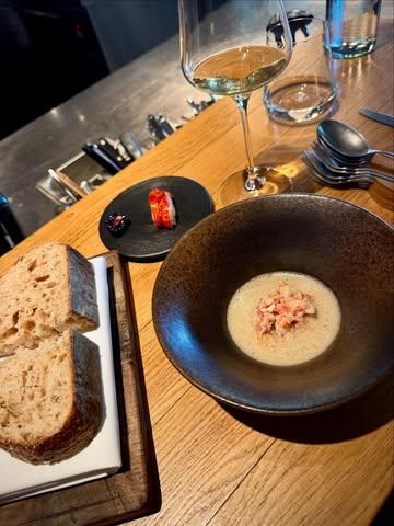 ✨ An intimate culinary journey in the heart of Ghent ✨
At @rizoomgent , chef Yves and his team create a seasonal menu of 14–16 courses inspired by Japanese philosophy and techniques. Think sustainable seafood, aged meats, vegetables at their peak and surprising ferments, all prepared with open fire. 🔥

We were seated at the open kitchen, an experience that felt warm, personal and perfectly cared for. From sashimi that melted on the tongue, to the most incredible langoustine with girolles, and blue lobster with sourdough that we could not get enough of. 🍣🦞

Pair it with the wine pairing or their housemade non-alcoholic drinks for a truly unforgettable evening. 🍷✨

One of our absolute highlights in Ghent this year, a must visit for a special occasion. 💫

#RizoomGent #Gifted #FineDining #Gastronomy #FoodieExperience #GhentEats #ChefTable #SustainableDining #FoodieJourney #WineAndDine #CulinaryExperience