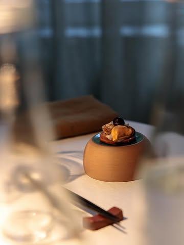 @rizoomgent heeft fantastische gerechten. Zelf vis rijpen, daar heb je wel wat materiaal voor nodig, maar hun overheerlijke shiitake dashi maak je eenvoudig zelf. Je vindt het recept voor deze Japanse bouillon op onze site bij ‘zaak in’t vizier’. Hartverwarmend voedsel tijdens de wintermaanden.