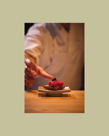 Scallion pancake with akami & black currant.