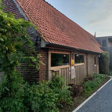 Maak kennis met onze boerderijwinkel! 

Ontdek ons aanbod

🌱𝗕𝗶𝗼𝗹𝗼𝗴𝗶𝘀𝗰𝗵𝗲 𝗴𝗿𝗼𝗲𝗻𝘁𝗲𝗻 𝗲𝗻 𝗳𝗿𝘂𝗶𝘁:

- Hoofdzakelijk eigen teelt & Vroente - groenten
- Recht van 't veld in de winkel
- Seizoensgebonden
- Biodynamisch (Demeter) 

🌱𝗚𝗿𝗮𝘀𝗴𝗲𝘃𝗼𝗲𝗱𝗲𝗿𝗱 𝘃𝗹𝗲𝗲𝘀 van eigen kweek
🌱𝗞𝗮𝗮𝘀 van onder andere Het Hinkelspel, 't Reigershof en 𝘇𝘂𝗶𝘃𝗲𝗹 van De Zwaluw
🌱Elke vrijdag vers 𝗯𝗿𝗼𝗼𝗱 van Van Himschoot
🌱Breed assortiment aan 𝗱𝗿𝗼𝗴𝗲 𝘃𝗼𝗲𝗱𝗶𝗻𝗴 𝗲𝗻 𝘃𝗲𝗿𝘇𝗼𝗿𝗴𝗶𝗻𝗴𝘀𝗽𝗿𝗼𝗱𝘂𝗰𝘁𝗲𝗻 

Judith, Emilie en Felicia ontvangen je met plezier in de winkel op:

𝗗𝗼𝗻𝗱𝗲𝗿𝗱𝗮𝗴 𝟭𝟰𝘂 -𝟭𝟴𝘂
𝗩𝗿𝗶𝗷𝗱𝗮𝗴 𝟵𝘂 - 𝟭𝟮𝘂 𝗲𝗻 𝟭𝟰𝘂 - 𝟭𝟴𝘂
𝗭𝗮𝘁𝗲𝗿𝗱𝗮𝗴 𝟵𝘂 - 𝟭𝟮𝘂

Vossenholstraat 9
9870 Machelen-aan-de-Leie

📬 Bestellingen of vragen via winkel@dezonnekouter.be
